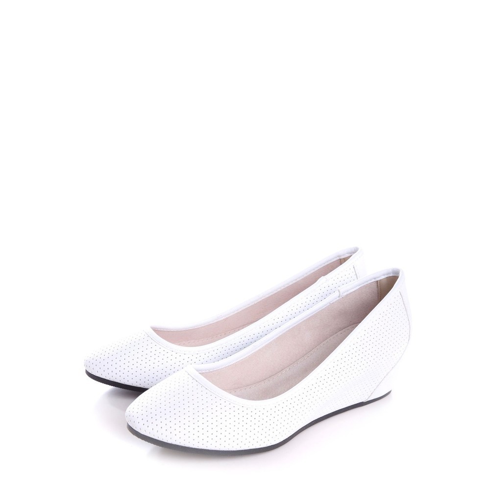 Обувь на озоне женская летняя недорогая купить. Белые туфли на валберис. Валберис балетки женские. Туфли женские хегель 101040.