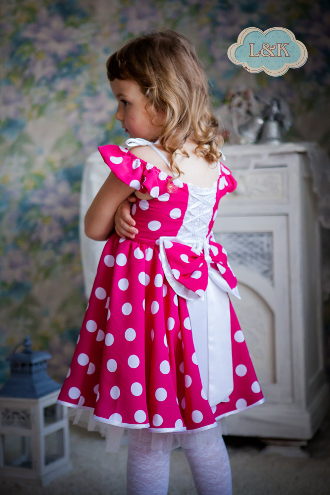Шнуровка на детском платье сзади